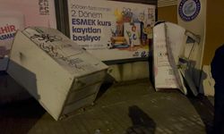 Kaldırıma giren araç önüne çıkan her şeyi sürükledi