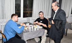 Müdür Aydın öğrencilerle iftar yaptı