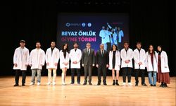 Geleceğin Eczacıları Beyaz Önlüklerini Giydi