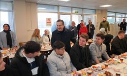 Başkan Ataç Gençlerle Buluştu: “Sorgulamaktan Ve Umut Etmekten Vazgeçmeyin”