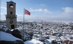 Sivrihisar’da Geçmiş İle Bugünü Buluşturan Sembol; “Saat Kulesi”