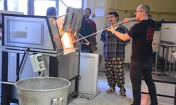 Uluslararası cam sanatçısı Novotný öğrencilerle buluştu