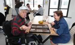 Yaşlı Bakım Merkezi’nde Tavla Heyecanı