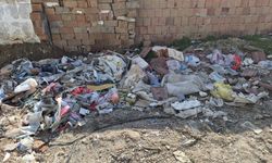 Moloz yığınları çirkin görüntü oluşturuyor