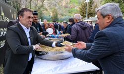 Vali Sözer’den Şeyh Edebali Türbesi’nde vatandaşlara şifalı pilav ikramı