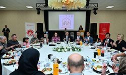 Vali Yılmaz ve eşi koruyucu ailelerle iftar sofrasında buluştu