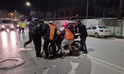 Otomobille çarpışan motosikletin sürücüsü ağır yaralandı