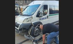 Elektrikli bisiklet servis aracıyla çarpıştı: 1 yaralı