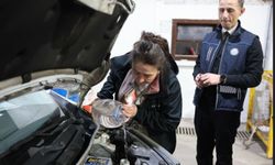 Kadınlar Atölyede Araç Bakımını Öğrendi