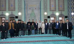 Gürhan Albayrak Reşadiye Camii’nde Vatandaşlarla Bayramlaştı