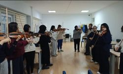 Yurt öğrencileri için keman kursu başladı