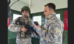 Telefondan annesiyle bayramlaşan Mehmetçik'in duygu dolu anları