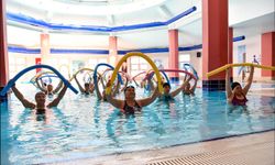 Kadınlar Su Cimnastiği İle Günlerini Kutladı