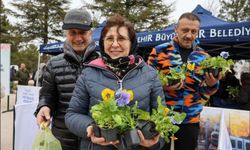 Mezarlıkta Çiçekler Eskişehir Büyükşehirden