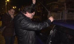 Kendiliğinden kilitlenen otomobilin kapısını çilingir açtı