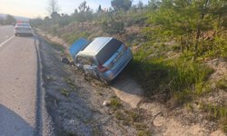 Sürücü karşı şeritten gelen otomobile çarptı: 1 yaralı