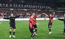 Eskişehirspor turu çiftetelliyle kutladı