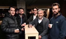 Kütüphanede sınavlara hazırlanan öğrencilere Anadolu Kafe’de sıcak mola