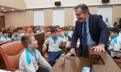 Miniklerden Başkan Ataç'a “Messi mi Ronaldo mu?” Sorusu