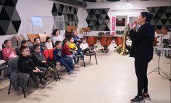 Müziği Sevdiren Merkezde Enstrümanları Tanıyorlar