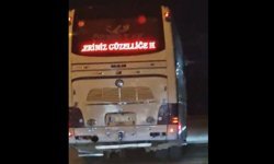 Servis Otobüsünün Camında Dikkat Dağıtan Işıklı Yazı