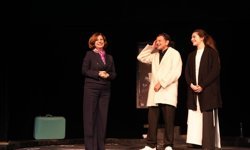 Başkan Ünlüce “Unutmak” Oyununda Sanatseverlerle Buluştu