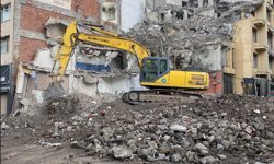 Sadece apartman değil esnafın ekmek teknesi de yıkıldı