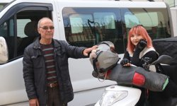 Trafikte karşılaştığı kadın kuryede sanki kaybettiği kızını gördü