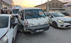 Eskişehir'de 4 aracın karıştığı trafik kazasında 3 kişi yaralandı