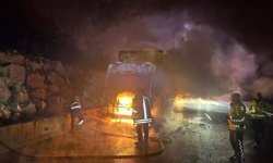 Bilecik'te seyir halindeki tır bir anda alev aldı