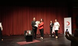 Dilek Cesur'dan Anneler Günü Söyleşisi