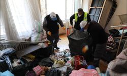 Evden 5 Kamyon Çöp Çıkarıldı