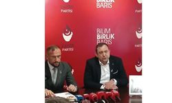 Tekin Emre Öztürk Zafer Partisi Rozetini Törenle Taktı