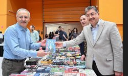 Vali Yılmaz ‘Eskişehir 5. Kitap Fuarı’nda
