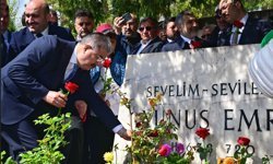 Yunus Emre Kabri Başında Anıldı