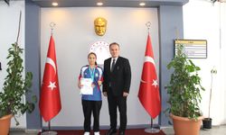 Başarılı Sporcudan Müdür Sertsöz'e Ziyaret