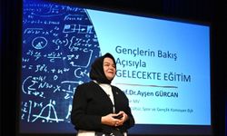 Sempozyumun Açılış Dersini Ayşen Gürcan Verdi