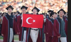 ESTÜ'de Öğrenciler Kep Attı