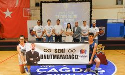 Çağdaş Kolejlilerde Gurur Dolu Ödül Töreni