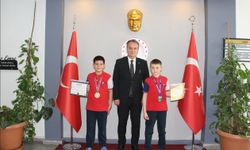 Milli Zafer İlkokulu'na Einstein Bilim Ve İngilizce Altın Madalyaları