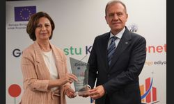 "Bu Ödülü Eskişehir’de Yaşayan Gençler Adına Alıyorum"