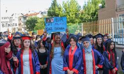 Gülay Kanatlı Ortaokulu'nda Coşkulu Mezuniyet Töreni