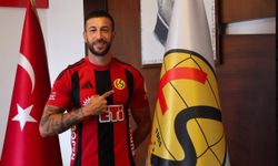ES ES'ten Golcü Transferi