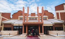 Anadolu Üniversitesi Kütüphanesi bilgiye açılan kapı olmayı sürdürüyor
