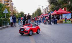 Arabasız Pazar’da Atatürk Bulvarı’nda Dolu Dolu Gün