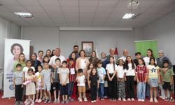 Başkan Ünlüce Kırtasiye Setlerini Çocuklara Bizzat Teslim Etti