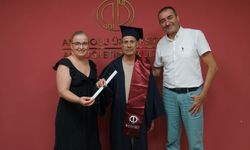 76 yaşındaki Yusuf Yücel 10 program bitirerek gençlere ilham oldu
