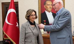 Başkan Kurt Yeni Parti’ye Katılan Vahide Saylan’ı Tebrik Etti