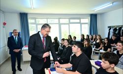 Vali Yılmaz Liseli Öğrencileri Dinledi