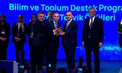 Eskişehir Eti Sosyal Bilimler Lisesi Birincilik Ödülünü Bakan Kaçır'ın Elinden Aldı